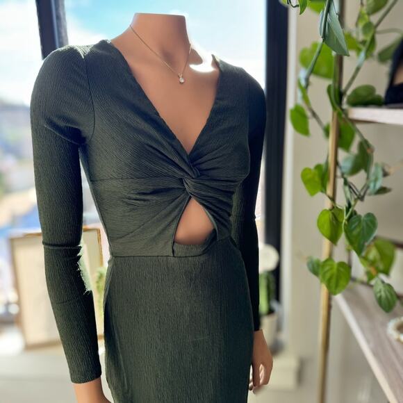 NWT-Blue Rain of Francesca's-Cali Twist-Front Keyhole Green Midi Dress-Size: S - Picture 7 of 10